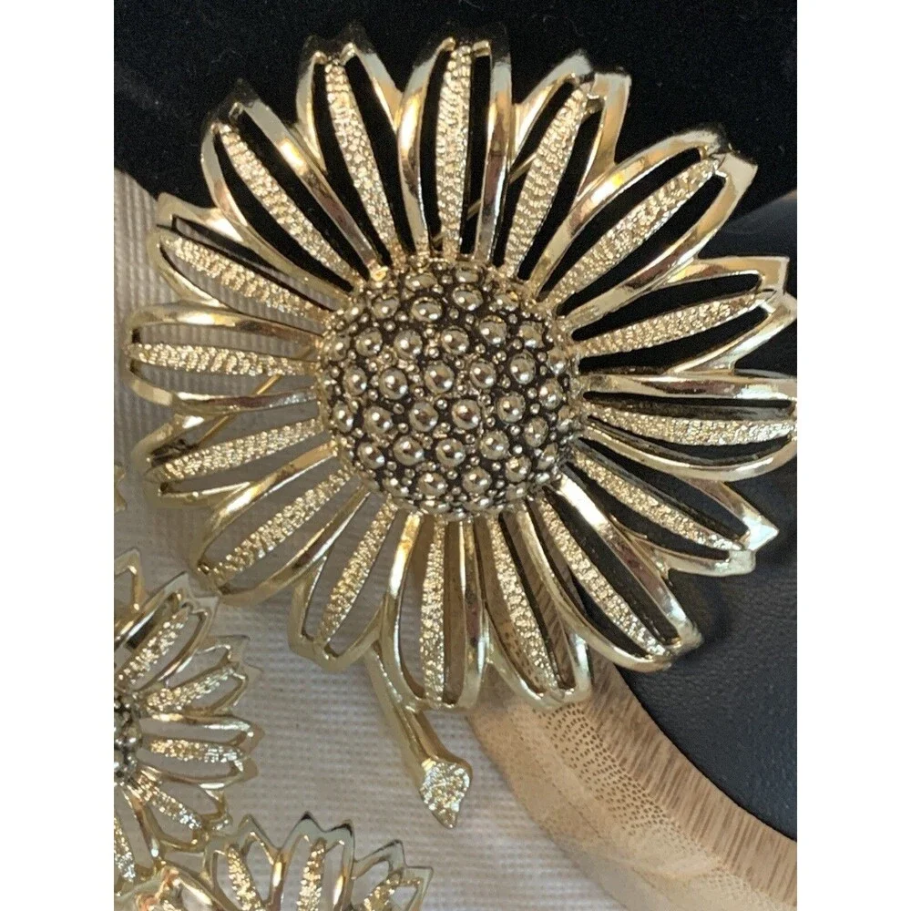 Vintage Sarah Coventry Country Daisy Gold Toned Brooch & 3 Earrings set Signed